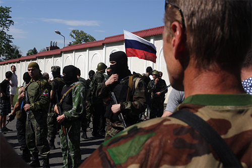 Los ocupantes ucranianos bombardean el aeropuerto de Donetsk